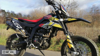 Silenziatore terminale Slip-On Radical Racing interamente in carbonio